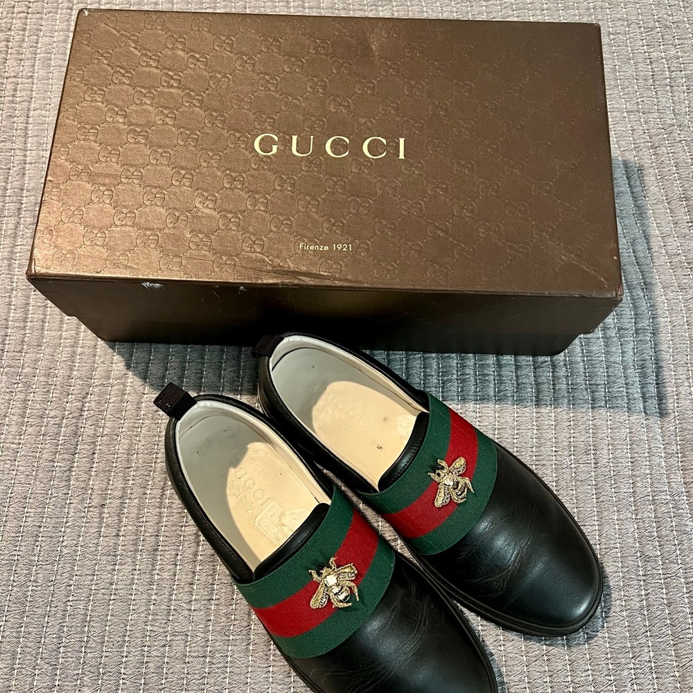 Mint Gucci Black Leather Loafers with Green and Red Stripe G7.5 fits like a US9
